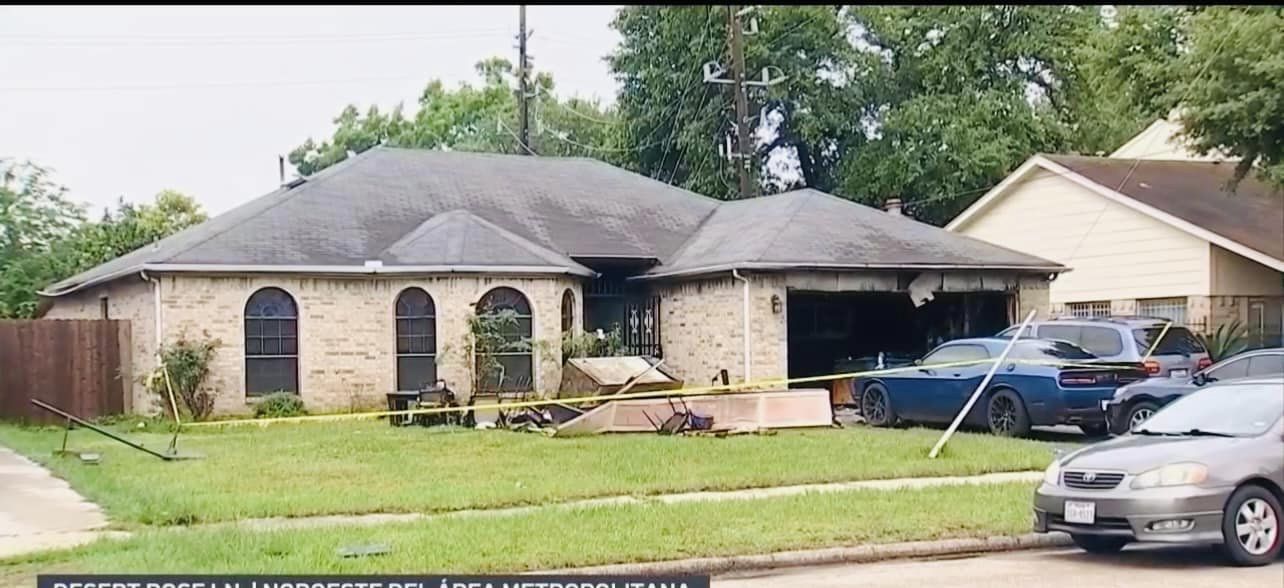 Una escena de película de terror se vivió este lunes en la madrugada en un vecindario del noroeste del área metropolitana de Houston, Estados Unidos, cuando un hombre le prendió fuego a su esposa y luego procedió a quemarse a sí mismo