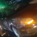 En Múgica, Michoacán, una mujer resultó lesionada al volcar su vehículo, al brincar un tope en las inmediaciones de la glorieta de Cuatro Caminos